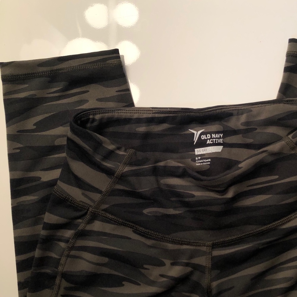 OLD NAVY ACTIVE CROPPED HIGH WAISTED LEGGINGS